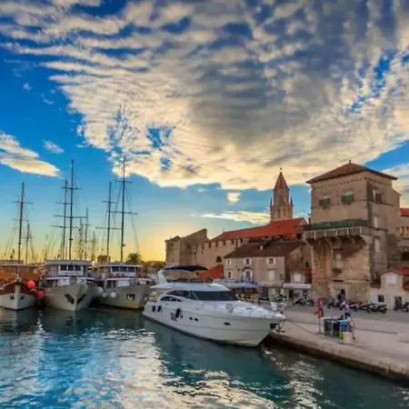 Seaview Apt, Communal Swimming Pool, 250m To Beach, Parking, 4km To Old Town アパート トロギール