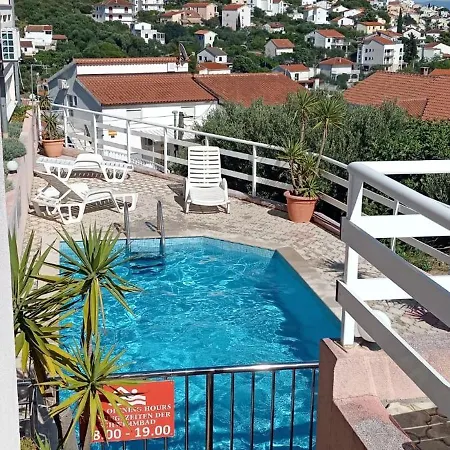 Seaview Apt, Communal Swimming Pool, 250m To Beach, Parking, 4km To Old Town アパート