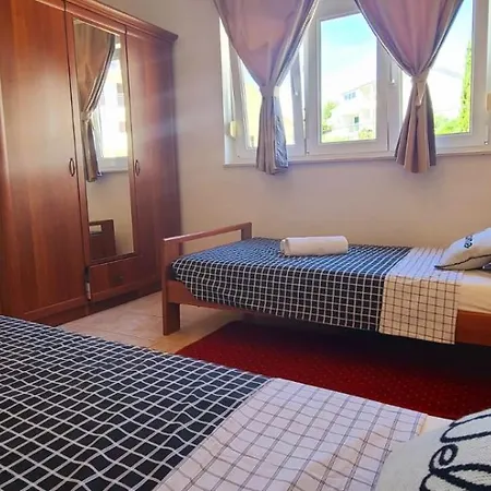 Apartment Seaview Apt, Communal Swimming Pool, 250m To Beach, Parking, 4km To Old Town