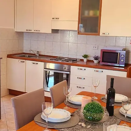 アパート Seaview Apt, Communal Swimming Pool, 250m To Beach, Parking, 4km To Old Town トロギール